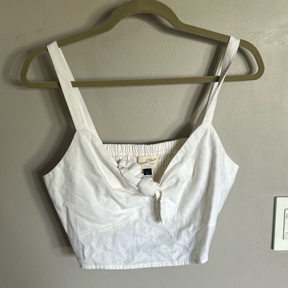 Universal threat white crop top with bow. Size S. Excellent condition - Picture 1 of 1
